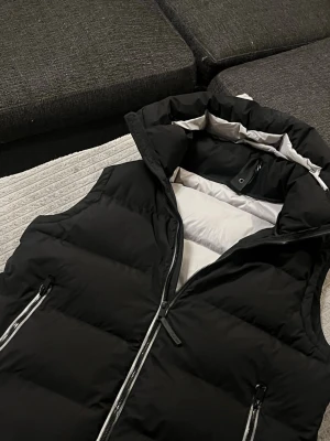 Vintage dnm väst  - En fet dun väst från dnm.                              300kr eller kom med bud 
