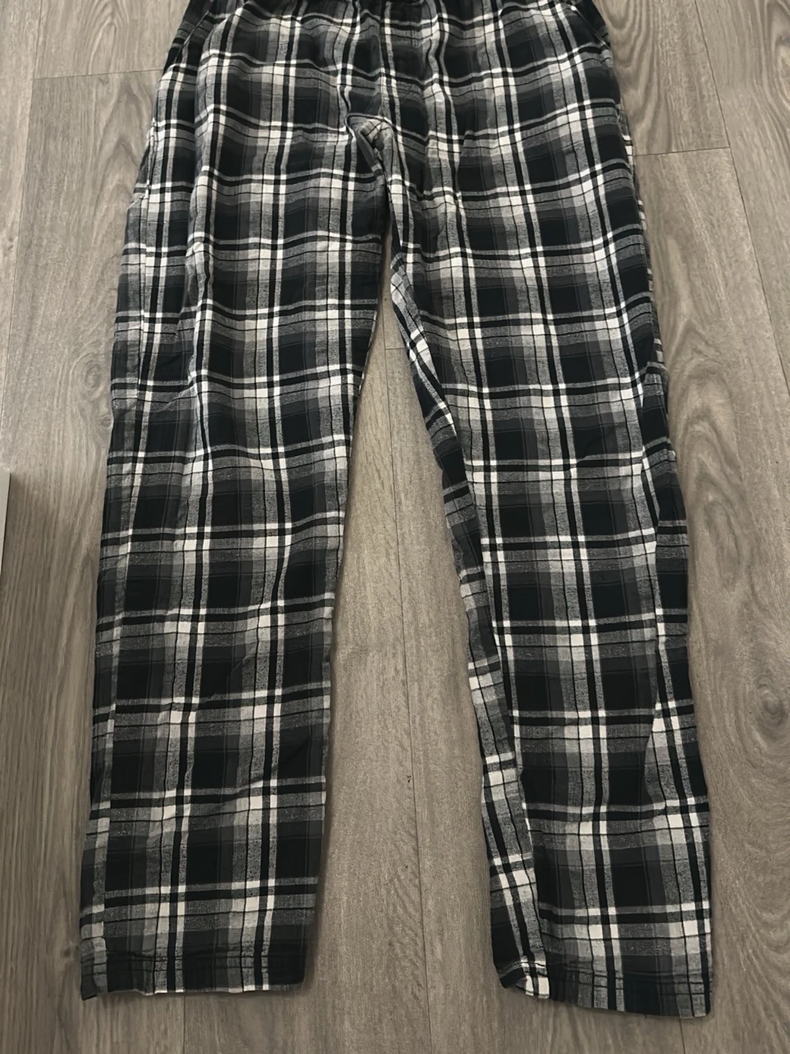 Rutiga pyjamasbyxor i svart och vitt - 1