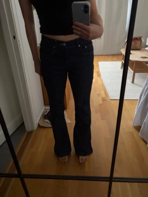 mörka jeans från gina - använda ett fåtal gånger, är 164cm