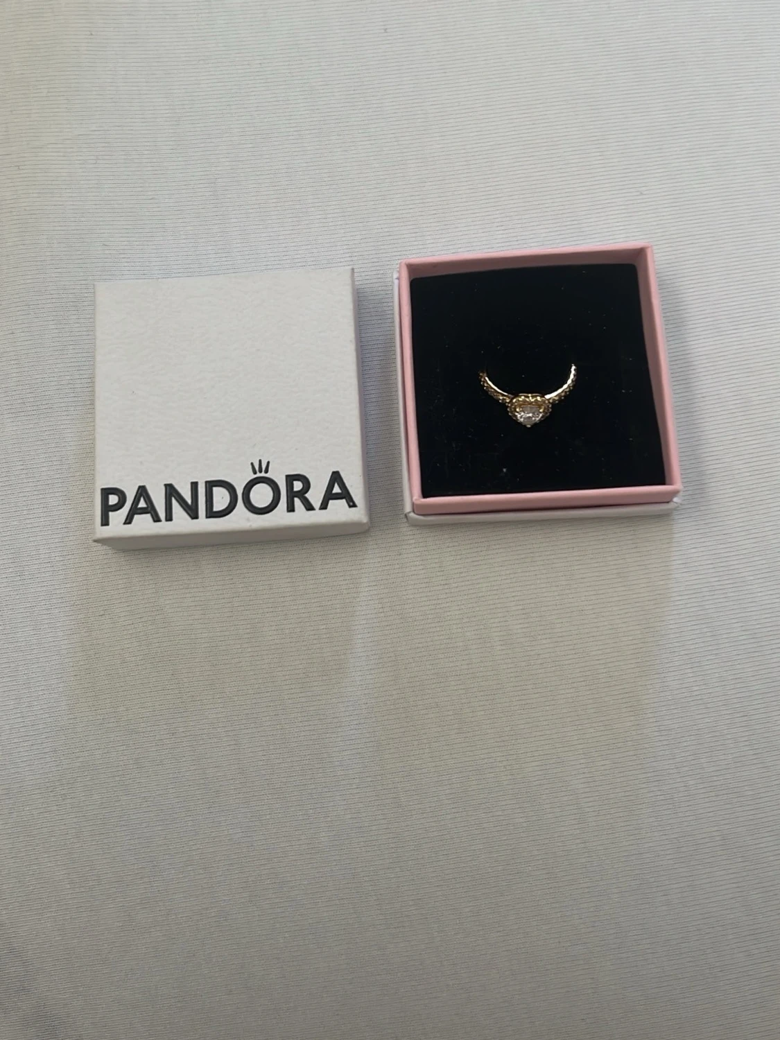 Guld Pandora ring med upphöjt hjärta - 3