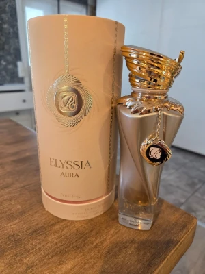 Elyssia Aura Riiffs  - Elyssia Aura kryddig vanilj. Testad ett par gånger. Se bilder.