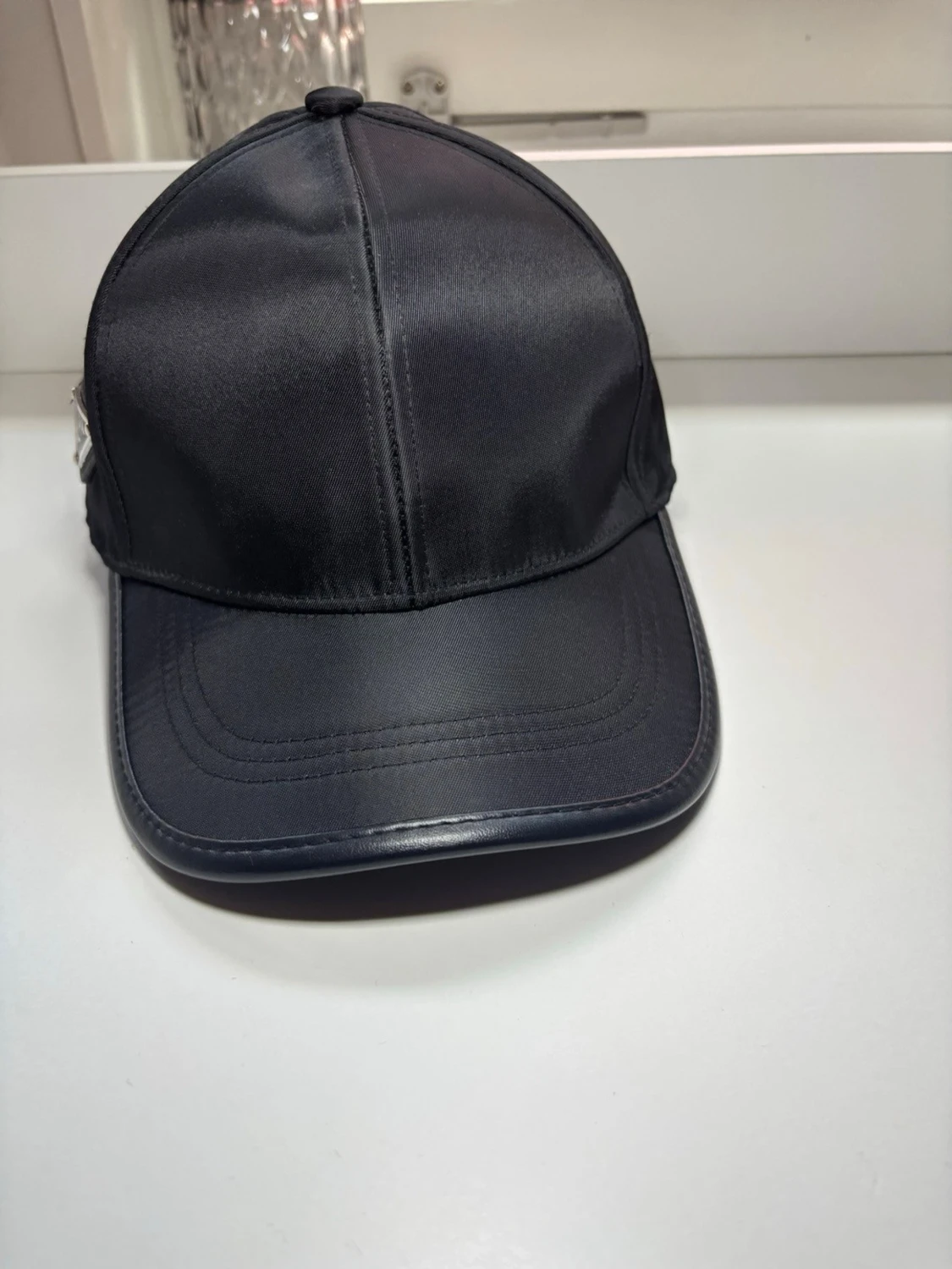 Svart keps från Prada i nylon - 1