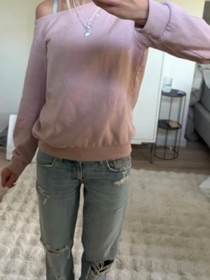 Off shouldet sweatshirt - Pris kan diskuteras!