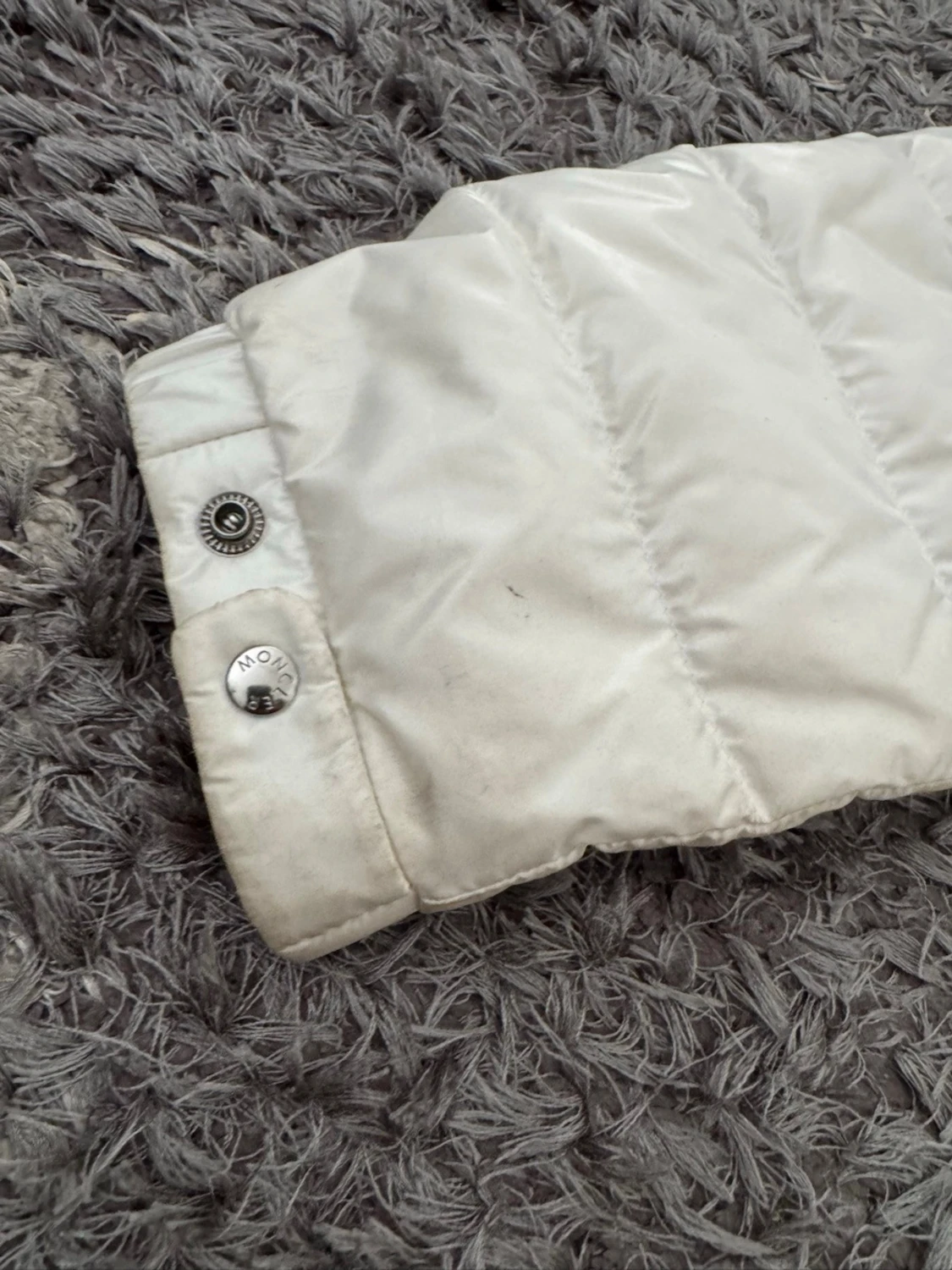 Vit dunjacka med huva från Moncler - 4