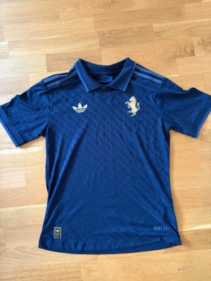 Juventus tredjeställ - Juventus tröja, grymt skick