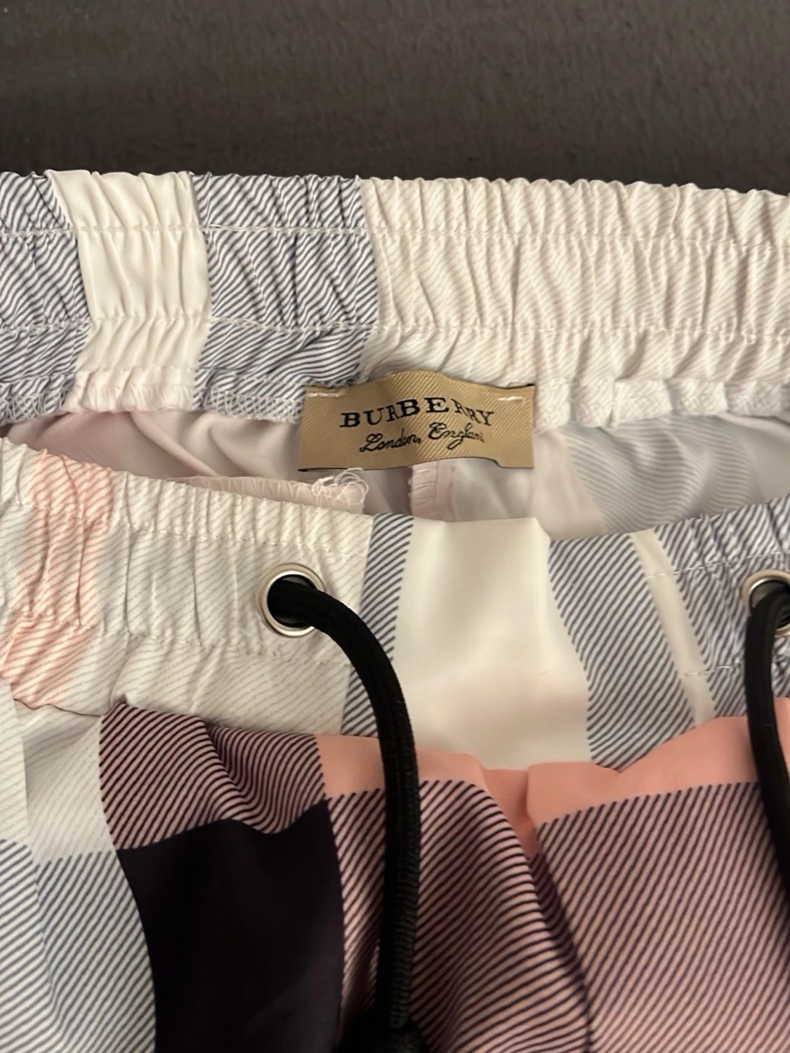 Burrbery shorts med snörning - 2