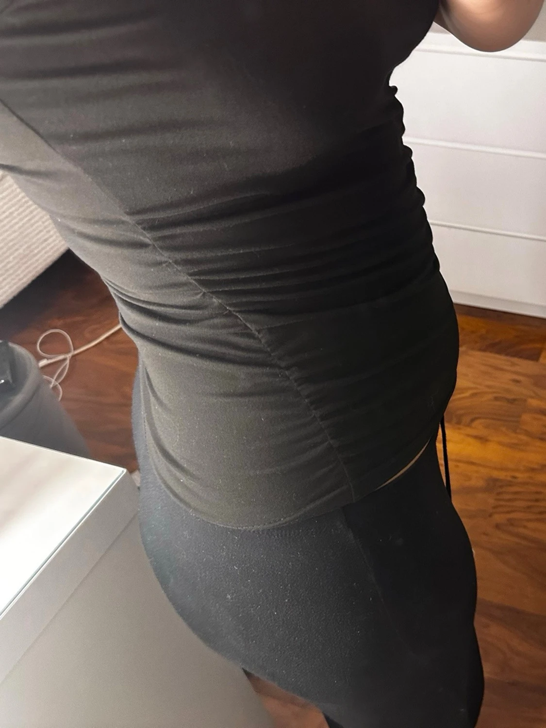 Svart ärmlös topp med hög krage - 3