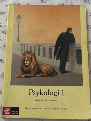 Psykologi 1 Lärobok för gymnasiet - Läroboken 'Psykologi 1' för gymnasiet av Martin Levander och Cornelia Sabelström Levander. 