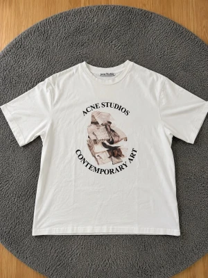 Acne T-shirt  - Inprincip helt ny. Storlek M. Oversized modell. Hör av dig vid minsta lilla fundering! 