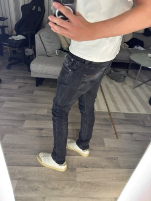 Nudie jeans, Lean Dean - Nudie jeans med riktigt fin wash och fades.  Storlek 29/32 Kvalité 10/10  Pris kan diskuteras