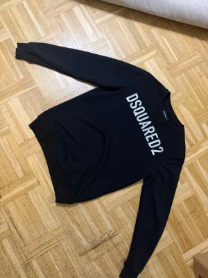 Dsquared 2 Tröja - Helt ny har aldrig kommit till användning. Storlek S/M