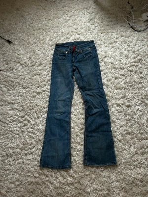 Jeans  - Storlek 8 Super snygga jeans med fina detaljer 