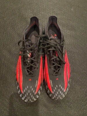 Adidas F50 Sprintweb fotbollssko - Adidas F50 Sprintweb fotbollsskor. Lätta och smidiga skor som passar bra för träning och match. Endast använda 2 gånger och i mycket fint skick.
