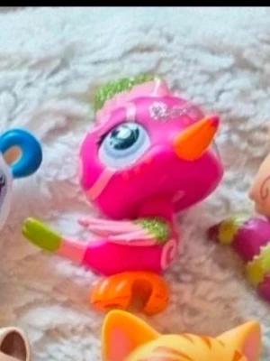 Littlest pet shop - Littlest pet shop Authentic fågel med glitter detaljer #2340. Skriv till mig privat för fler bilder. Skick som på bilden. Kolla gärna in min profil för bundle😊💕