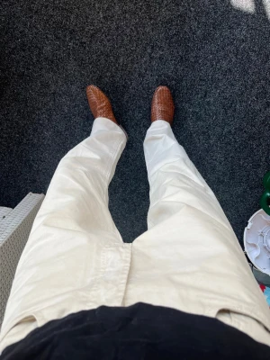 Bigstar jeans  - Riktigt snygga ljusbeige bigstar jeans. Storlek W31 L34. Däremot är dem väldigt långa för att vara 34 så jag sydde upp dem så att de skulle vara samma längd som ett annat par L34 jeans jag hade. Men det går alltid att klippa tråden och få tillbaka originalet om man skulle vilja det. 