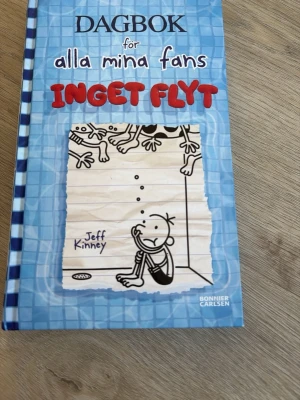 Dagbok för alla mina fans: Inget flyt - Inbunden bok, några år gammal. I bra skick men har några vikta landet på sidorna på grund av att jag använde det istället för bokmärke. Pris kan diskuteras!!💗