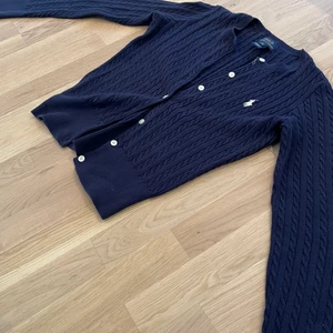 Ralph Lauren tröja i storlek 134-140  - Säljer för att jag inte använder så mycket längre, använd några få gånger och i super bra skick ❤️