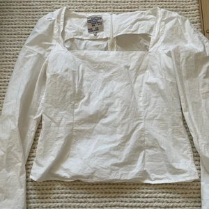 Baum und pferdgarten blus  - Säljer min fina blus pga knappt använd möts upp innanför tullarna! I Marlowe modellen 