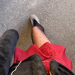 PLT skinnliknade kjol - Superfin kjol i en strl 32 men passar även 34. Endast använd på bilder 💕💕💕 nyskick!!