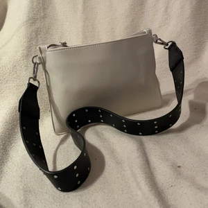 Carin wester - Helt ny väska med axelband (man kan köpa separata)✨från Carin Wester 