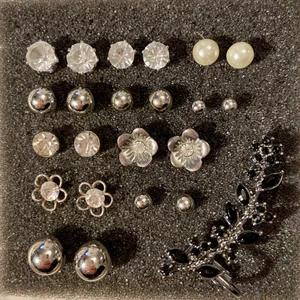 Örhängen  - Oanvända örhängen 5-10kr/st