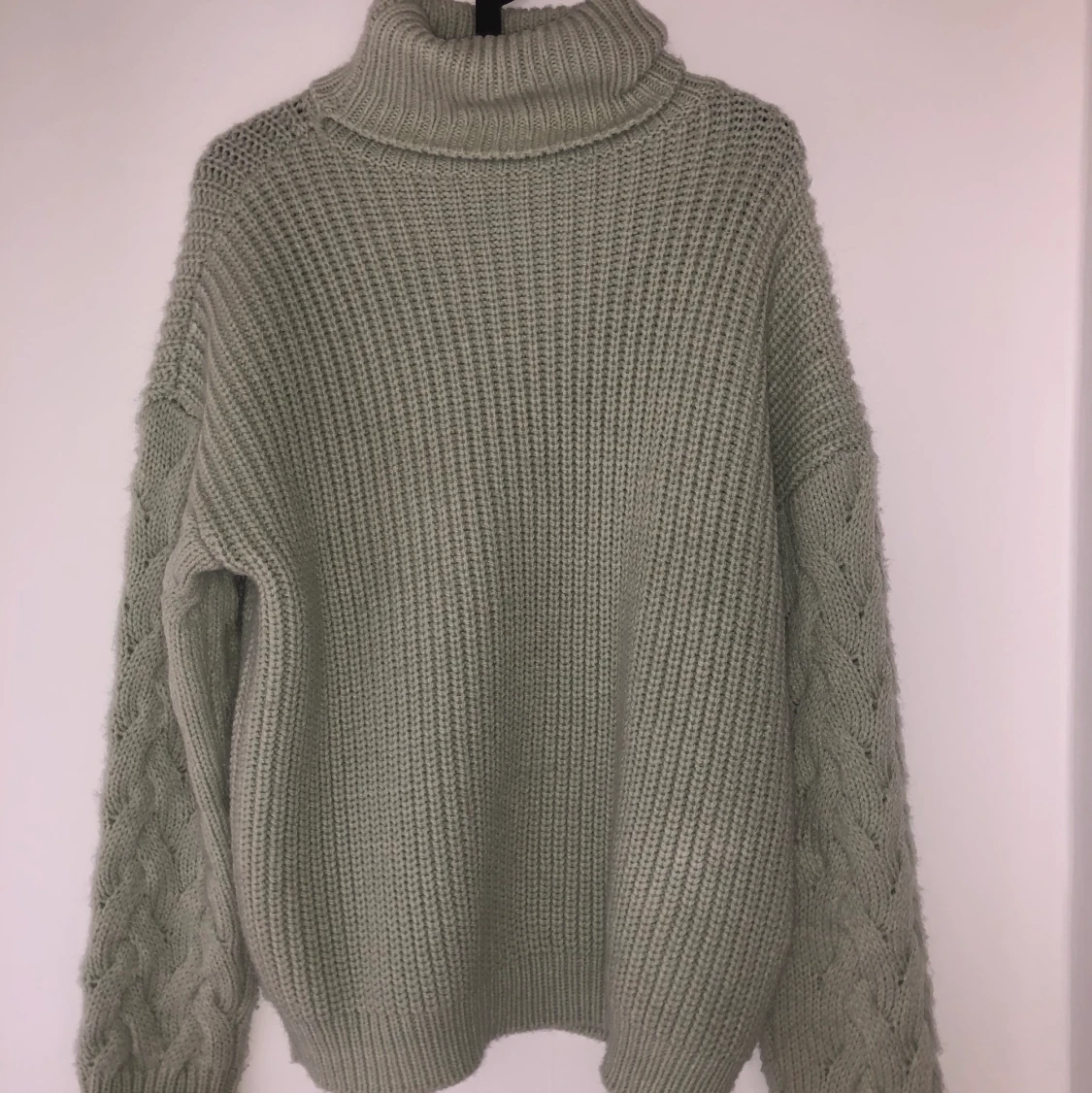 Snygg mintgrön tröja från NAKD