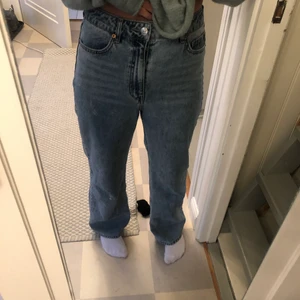 Jeans - Super snygga och sköna jeans från H&M. Endast använda 2 gånger! Köpte står för frakt och pris kan diskuteras! 
