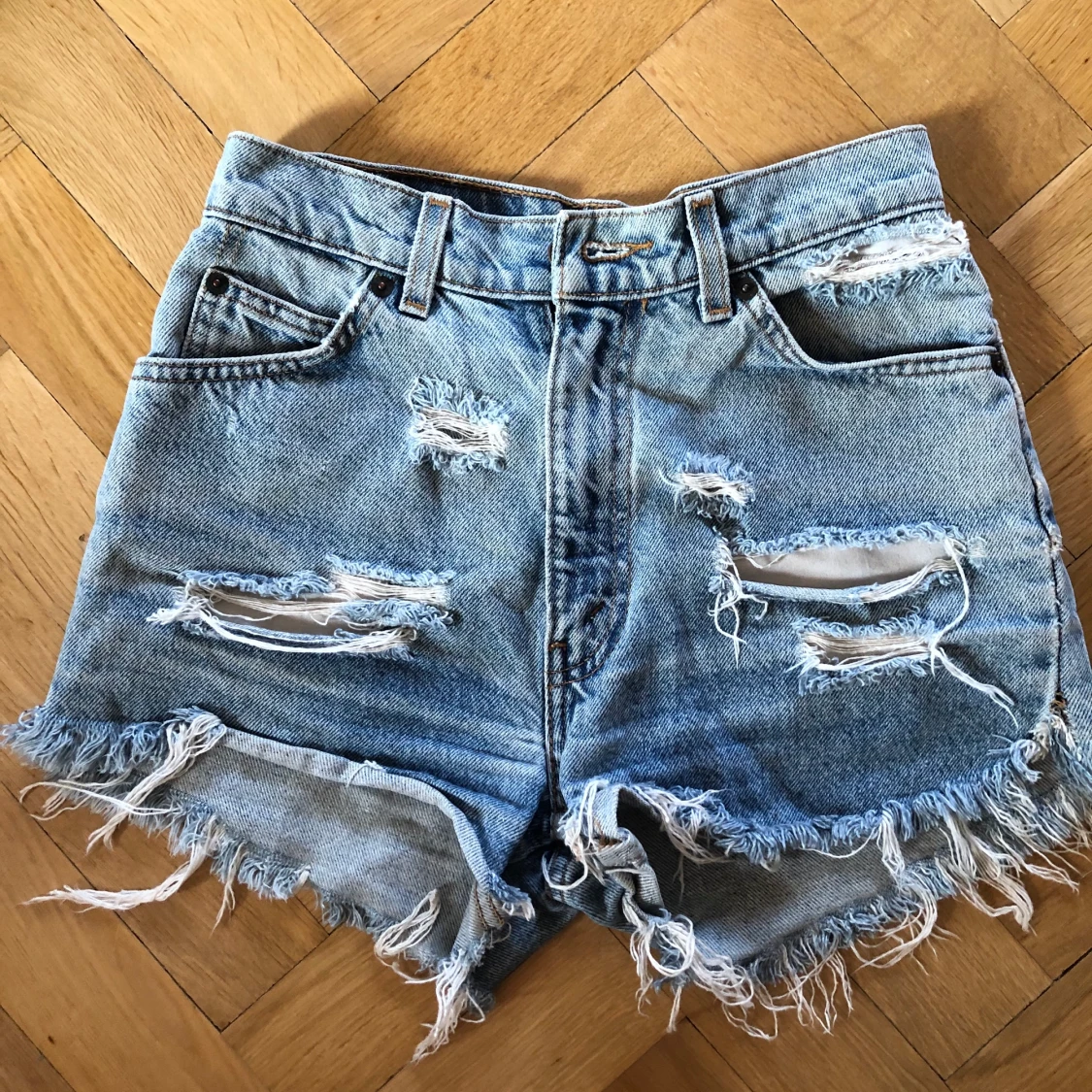 Levis shorts w24