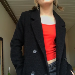 Kappa  - Svart kappa i storlek xs från monki säljer då den tyvvär inte kommer till användning :/ kostade 900 ny ✨köpare står för frakt✨