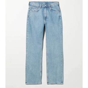 Jättefina jeans från weekday strl w27 l29😍 säljer för att dom tyvärr inte passar längre...ordinariepris 500kr men jag säljer för 225❤️ skriv för fler bilder på byxorna!