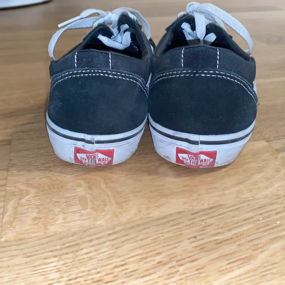 Nya vans bara använd 5 gånger (vi kan diskutera priset). Kengät.