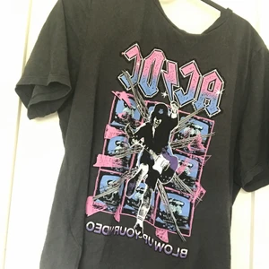 ACDC t-shirt - Säljer en acdc tshirt då jag varken lyssnar på det bandet och den inte kommer till någon användning! 