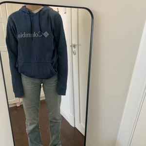 Columbia Hoodie - Super fin Columbia Hoodie som jag ärvt men har själv inte använt💙 Storlek M men passar bäst på S skulle jag säga