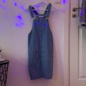 Blå denim Klänning för barn -  Använd några gånger i bra skick 