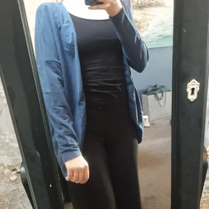 Kofta - Text på backsidan, kan ej stängas, lår kort