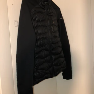 Peak performance jacka  - Storlek s, väldigt fin passform , höstjackan hade jag själv sagt.