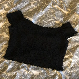Topp - Jättefin ribbad topp från hm, säljer då den inte kommer till användning 💓stretchig