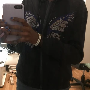 Zip hoodie - En mörkblå zip hoodie. Aldrig använd☺️