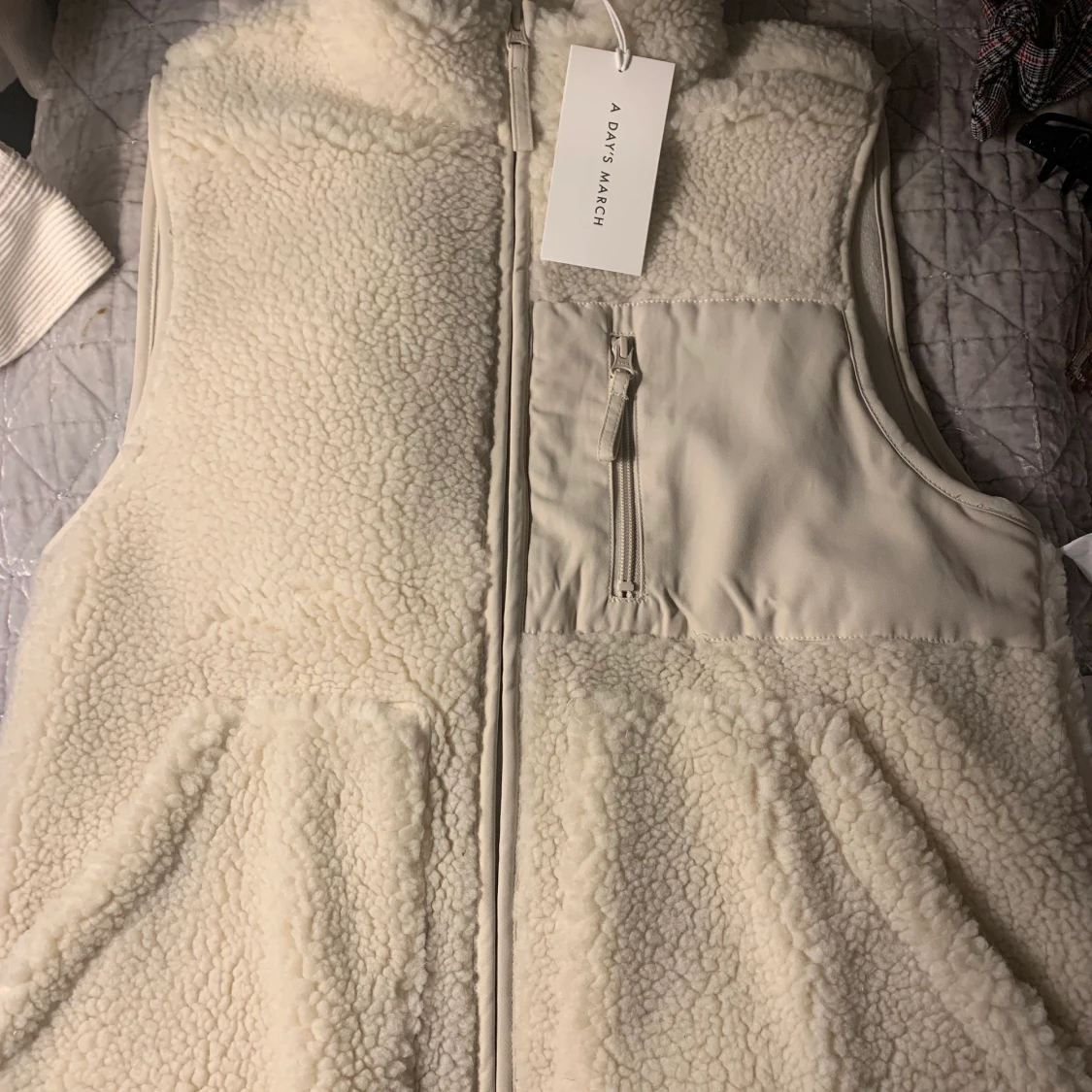 A day’s march pile vest  - 90