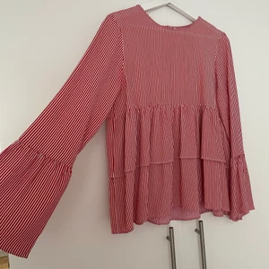 Blus volanger - Supersöt blus med volanger ❤️