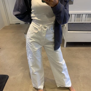 Vita vida jeans - Vita vida jeans som är dessvärre för stora för mig därför jag säljer dom! 