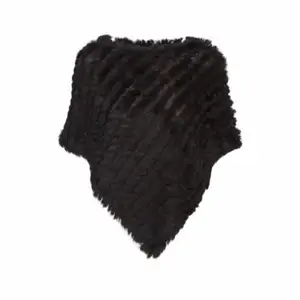 One size svart äkta päls poncho köpes på SALT för 599kr i nyskick knappt använd. 