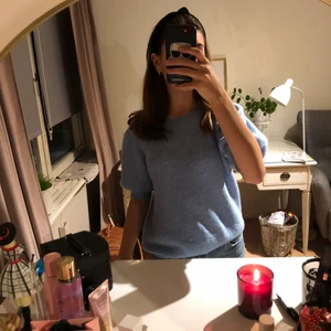 Stickad tröja  - Säljer min ljusblåa tröja eftersom jag får ingen användning av den längre. Den har inga hål eller fläckar, men är lite nopprig💙  Vid frågor eller intresse kontakta mig privat!