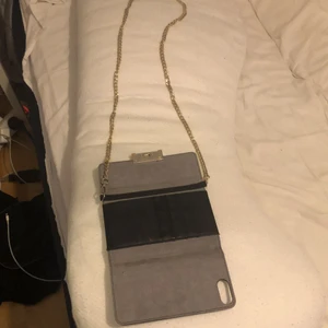 Ideal of sweden väska - Ideal of sweden väska som är magnetisk så om man har ideal of sweden skal så kommer den fastna mot väskan. 