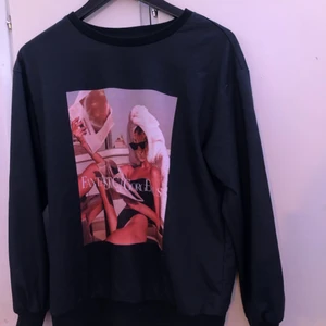 Tröja med tryck  - En tjocktröja med tryck 💕