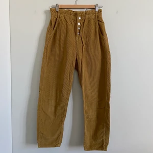 Zara Corduroy Pants / Byxor - Barely worn Zara Corduroy Panta. Still in a very good condition!