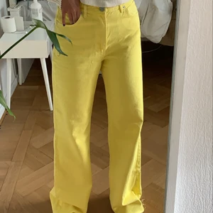 Zara jeans  - Zara jeans använda ca 3 gånger. Har tvättat bort en fläck vid rumpan lätt och gav upp. Går säkert bort 