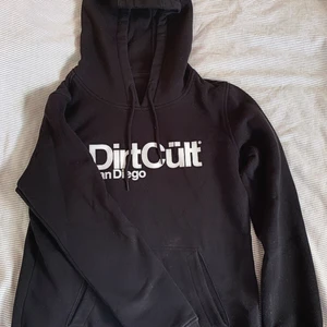 DirtCült hoodie - Använd fåtal gånger. 