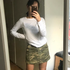 militärkjol  - jeans med militär mönster! kommer med ett skärp också som jag inte tog kort på tyvärr💚