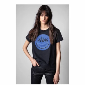 Zadig & Voltaire  - Säljer denna helt nya tröja!! Typ använd 2 gånger Max 💙 skriv för egna bilder